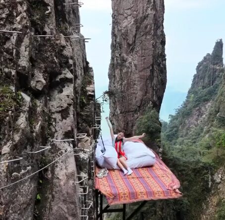 China's cliff bed